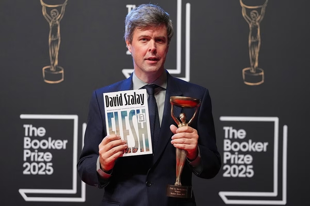 Nhà văn David Szalay, 51 tuổi, tại lễ trao giải Booker năm nay. Ảnh: AP