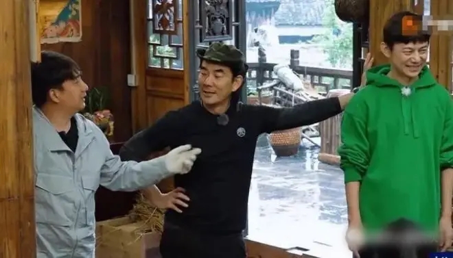 Hành động chê bai tuổi tác của Hà Cảnh, Nhậm Hiền Tề và Huỳnh Lỗi khiến cư dân mạng dậy sóng.