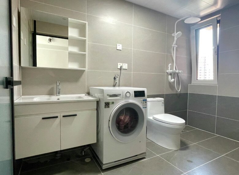 Máy giặt nên đặt ở ban công hay trong nhà vệ sinh? Nghe phân tích của người có kinh nghiệm, tôi mới biết mình đã sai - 4