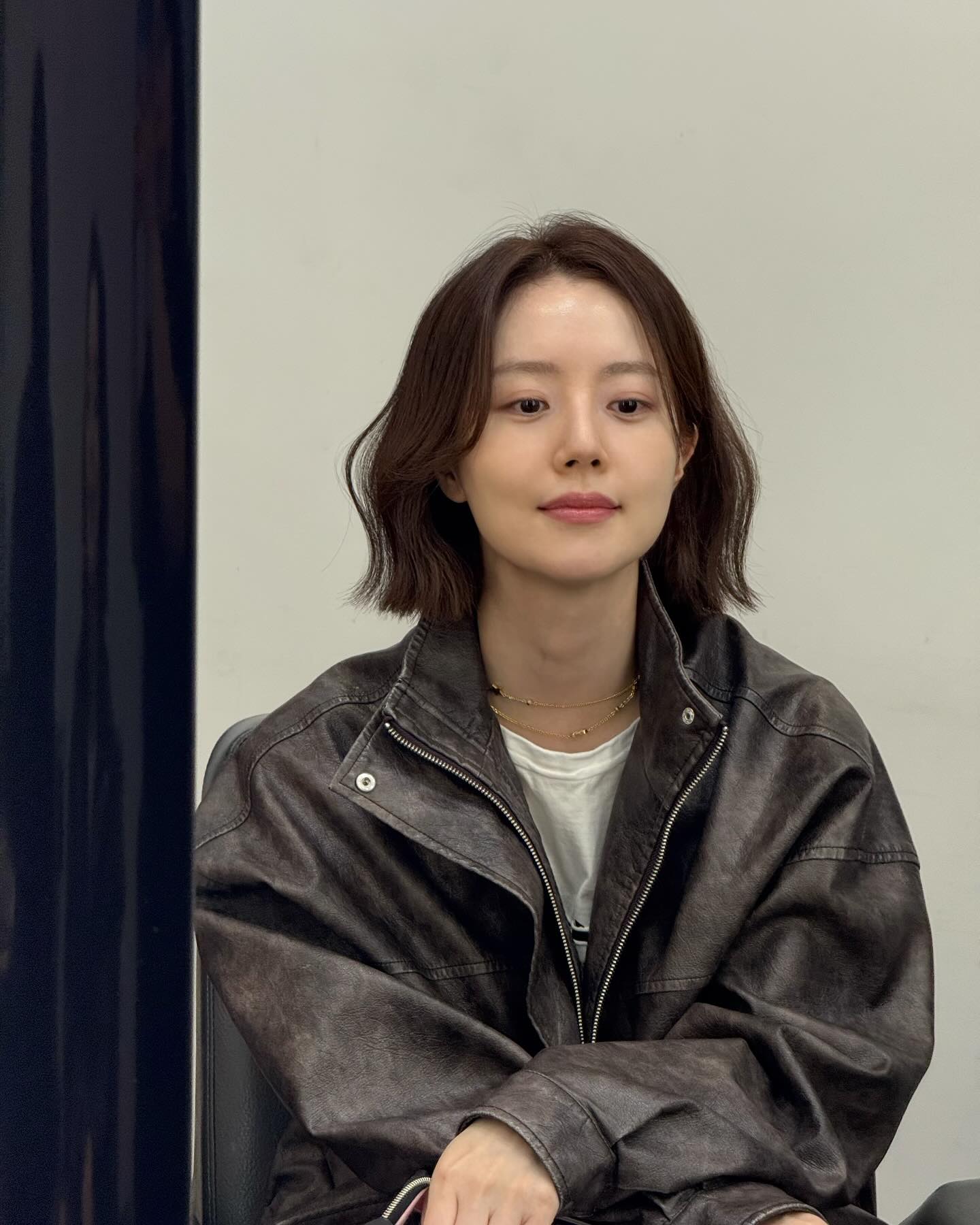 Phụ nữ trên 40 mê tóc ngắn phải thử 1 trong 5 kiểu này: Trẻ ra vài tuổi, khí chất tăng bội phần - 1