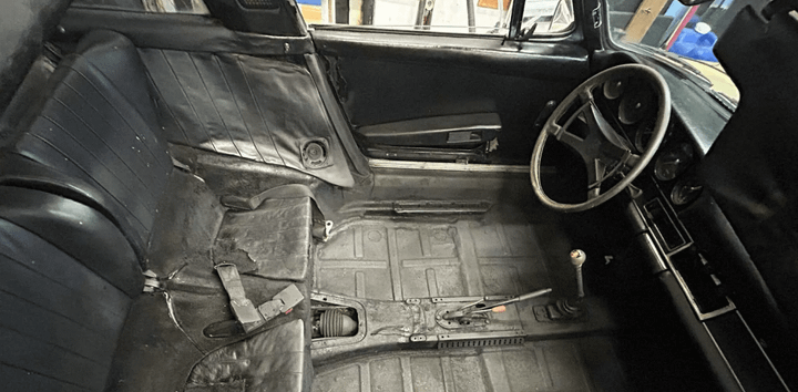 Chiếc Porsche 911 Targa cổ nằm trong rừng thông 31 năm bất ngờ được phát hiện- Ảnh 3.