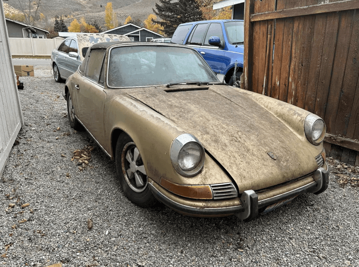Chiếc Porsche 911 Targa cổ nằm trong rừng thông 31 năm bất ngờ được phát hiện- Ảnh 4.