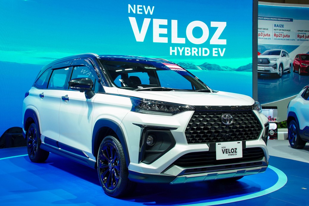 Ảnh thực tế Toyota Veloz hybrid giá quy đổi từ 472 triệu đồng vừa ra mắt: Động cơ 1.5L, có tính năng chạy điện, đáp trả Xpander hybrid- Ảnh 2.