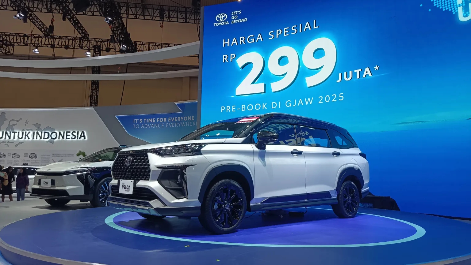 Ảnh thực tế Toyota Veloz hybrid giá quy đổi từ 472 triệu đồng vừa ra mắt: Động cơ 1.5L, có tính năng chạy điện, đáp trả Xpander hybrid- Ảnh 3.