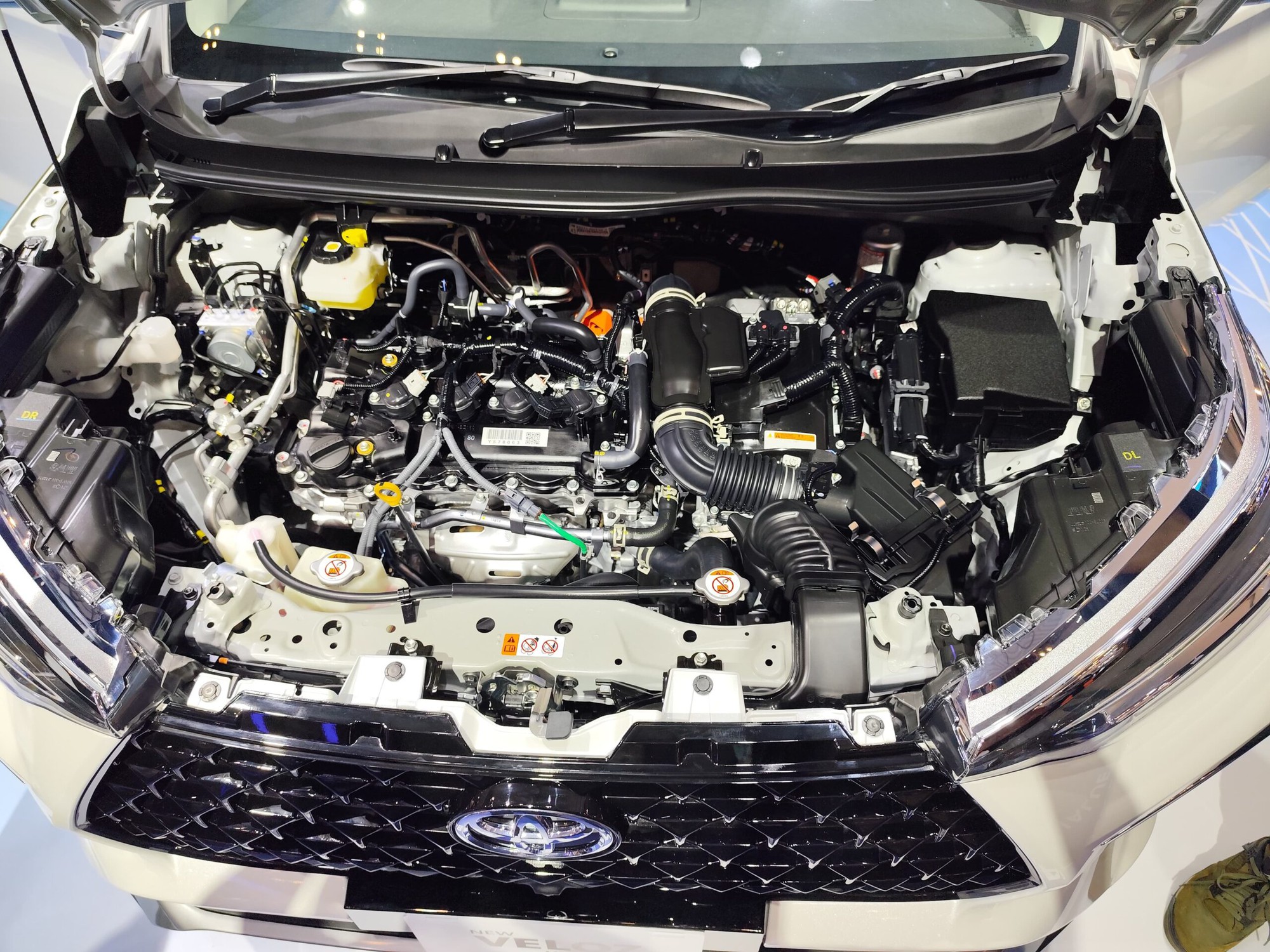 Ảnh thực tế Toyota Veloz hybrid giá quy đổi từ 472 triệu đồng vừa ra mắt: Động cơ 1.5L, có tính năng chạy điện, đáp trả Xpander hybrid- Ảnh 7.