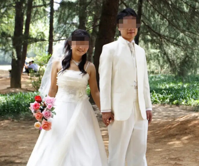 Những ngày đầu bước vào hôn nhân, cô gái trẻ vẫn sống trong tình yêu thương và hi vọng.