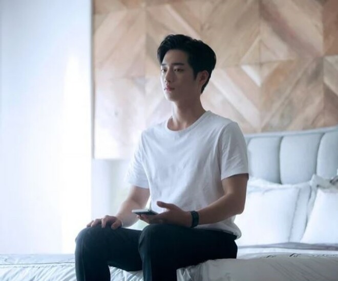 Cậu bạn gọi điện năn nỉ mãi nên tôi đã đồng ý tới buổi họp lớp. (Ảnh minh họa)