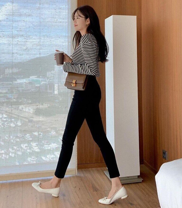 Chị em mê phong cách tối giản nhưng vẫn thích amp;#34;chanh sảamp;#34;, nhất định phải có 3 kiểu giày này trong tủ đồ - 1