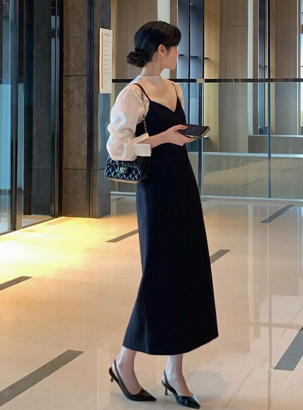 Chị em mê phong cách tối giản nhưng vẫn thích amp;#34;chanh sảamp;#34;, nhất định phải có 3 kiểu giày này trong tủ đồ - 5