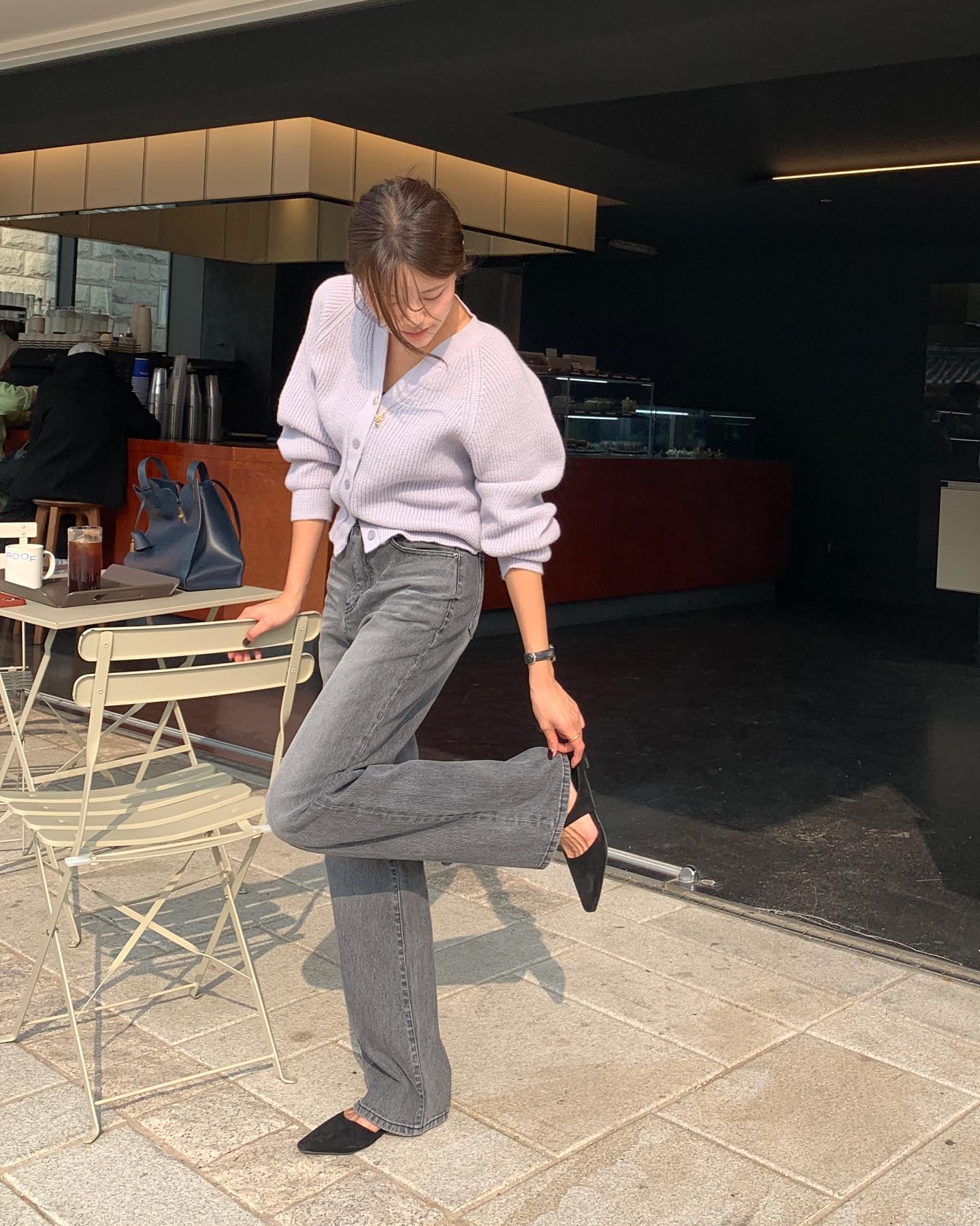 Áo len cứ phối với 2 kiểu quần này là đẹp amp;#34;bất bạiamp;#34;, diện đi đâu cũng chuẩn không phải bàn - 2