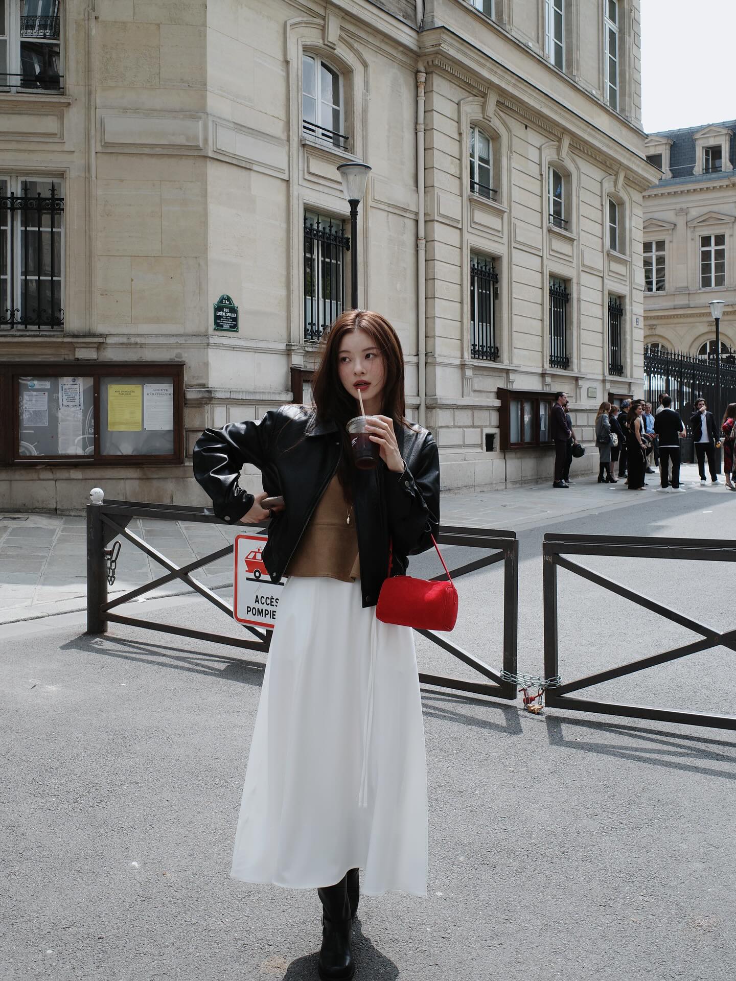 Phụ nữ U40 mùa đông nhất định phải có 4 kiểu giày này để mặc gì cũng sang, vừa tôn dáng lại nâng tầm phong cách - 1