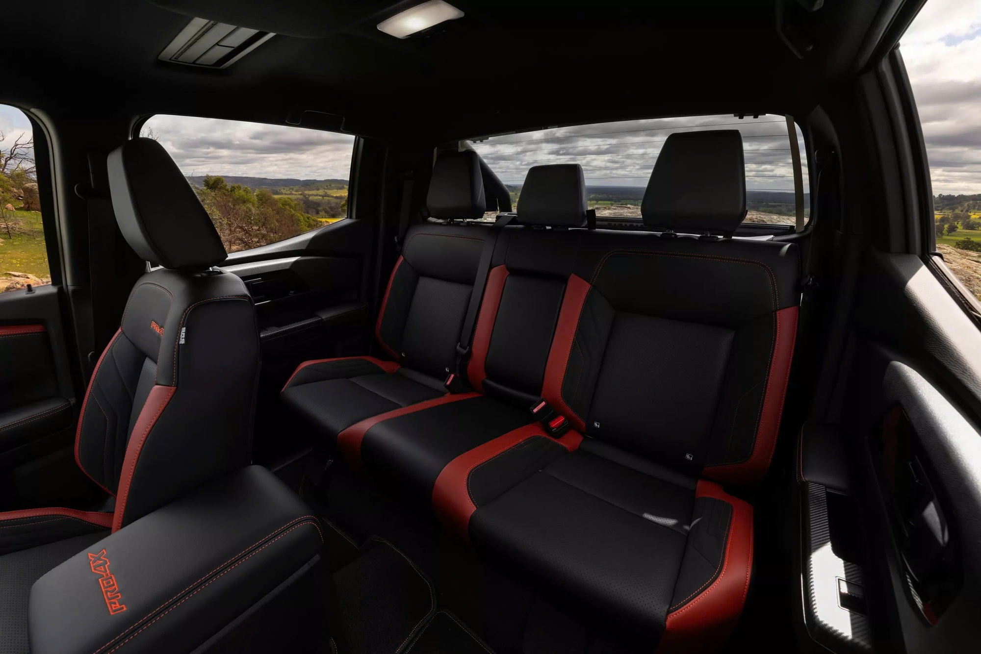 Gần như 'song sinh' nhưng Nissan Navara 2026 vẫn lái khác biệt với Mitsubishi Triton nhờ chi tiết này- Ảnh 10.