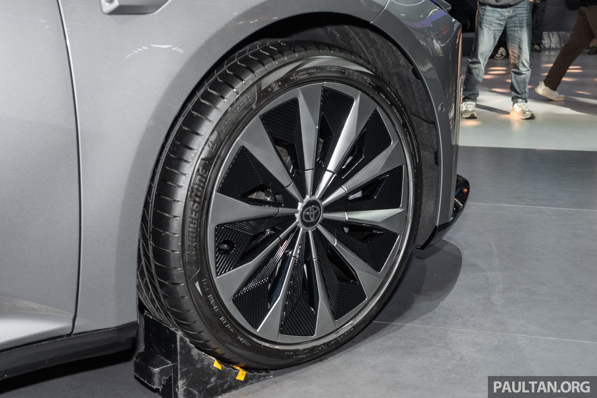 Toyota có sedan thuần điện cỡ lớn: Đầu giống Camry, đấu BMW i7 bằng động cơ 277 mã lực, chạy Hà Nội - Huế không cần sạc- Ảnh 7.