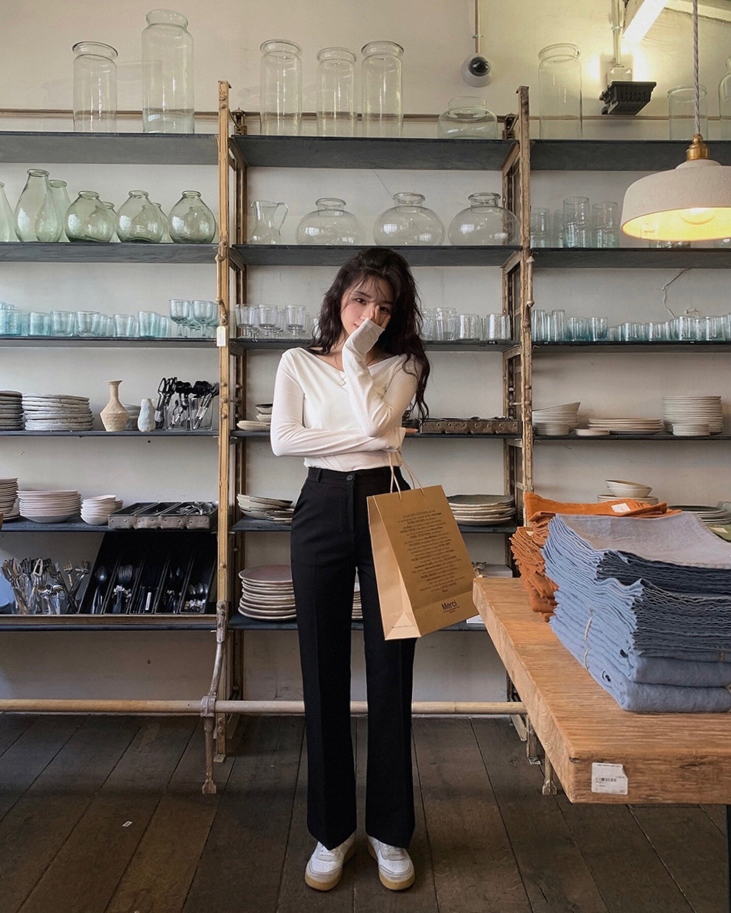 Nàng amp;#34;nấm lùnamp;#34; muốn diện quần âu cứ sắm ngay 4 kiểu này, bảo đảm amp;#34;tinh hoa hội tụamp;#34;, tôn dáng miễn bàn - 3