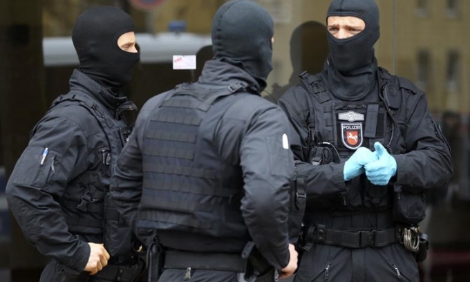 Cảnh sát Đức thực hiện nhiệm vụ ở thành phố Hildesheim, bang Niedersachsen, hồi tháng 3/2017. Ảnh: Reuters.