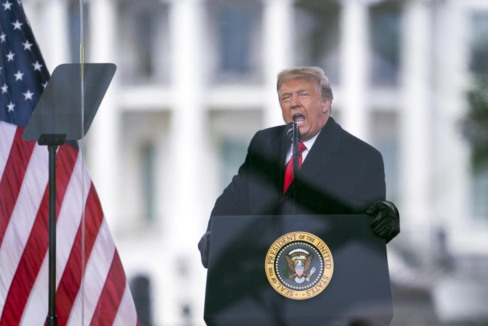 Donald Trump diễn thuyết ngày 6/1 trước Nhà Trắng, trước khi người ủng hộ ông kéo đến tòa nhà quốc hội Mỹ. Ảnh: AP.