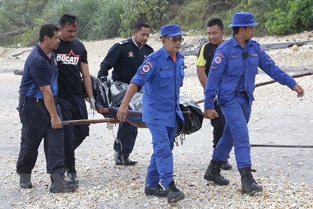 Lat thuyen ngoai khoi Malaysia, hang chuc nguoi thiet mang va mat tich hinh anh 1