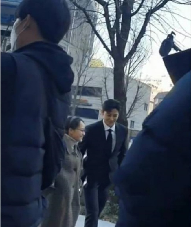 Từ đệ nhất mỹ nhân, Kim Hee Sun dưới ống kính người qua đường bị chê quê, như bà già - 1