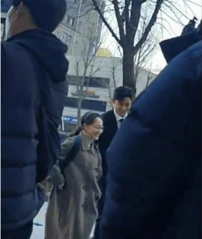 Từ đệ nhất mỹ nhân, Kim Hee Sun dưới ống kính người qua đường bị chê quê, như bà già - 3