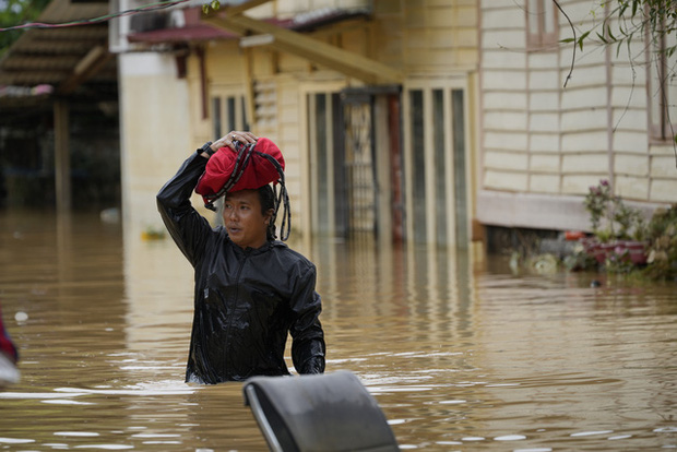 Hơn 21.000 người phải sơ tán vì lũ lụt nghiêm trọng ở Malaysia - Ảnh 1.