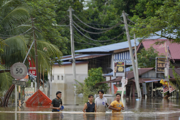 Hơn 21.000 người phải sơ tán vì lũ lụt nghiêm trọng ở Malaysia - Ảnh 4.