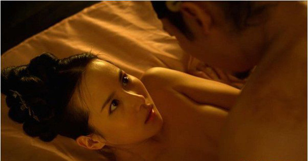4 mỹ nhân lẳng lơ nhất màn ảnh Hàn: Nude 100% cỡ Han So Hee hóa ra còn hiền chán so với 3 chị đại bom sex - Ảnh 2.