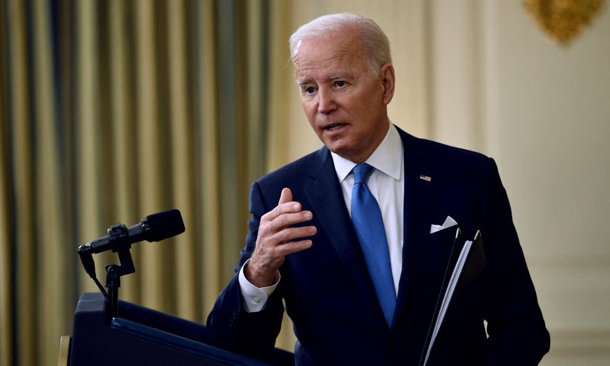 Tổng thống Mỹ Joe Biden trả lời báo giới tại Nhà Trắng sau bài phát biểu về kế hoạch ứng phó chủng Omicron hôm 21/12. Ảnh: AFP.