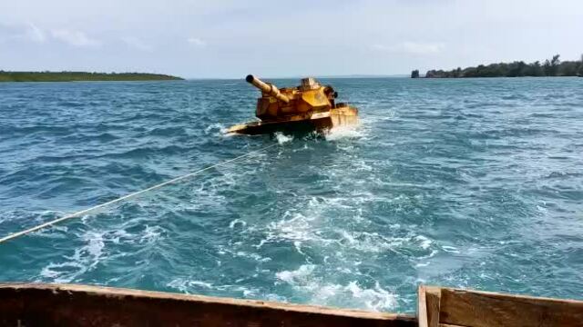 Indonesia vớt được mô hình xe tăng bí ẩn