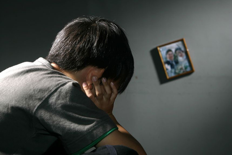 Nhiều trẻ trở thành công cụ trút giận của bố mẹ hậu ly hôn, do sự thù địch và căng thẳng nảy sinh khi một trong hai phía gán lỗi cho nửa kia. Ảnh minh họa: Straitstimes.