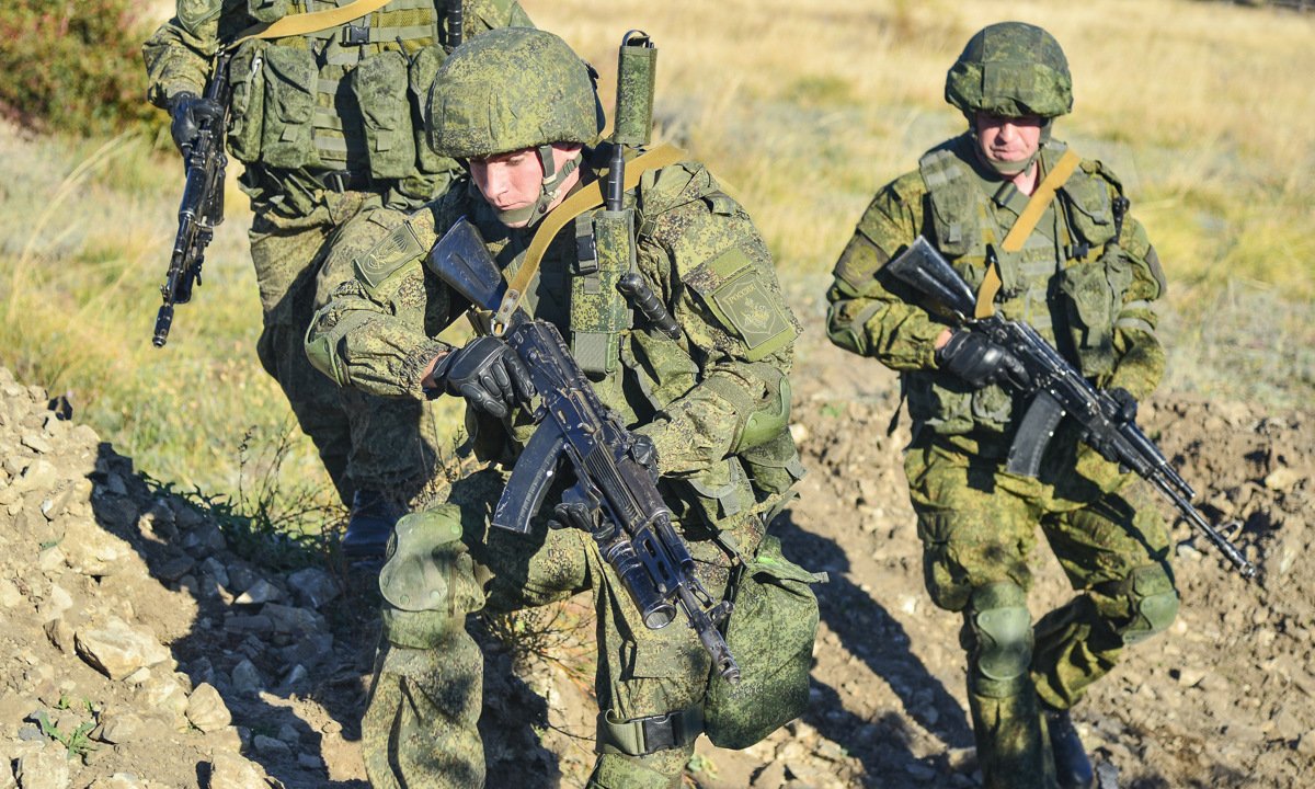 Binh sĩ Lữ đoàn Đổ bộ đường không Cận vệ số 56 diễn tập hồi năm 2018. Ảnh: BQP Nga.