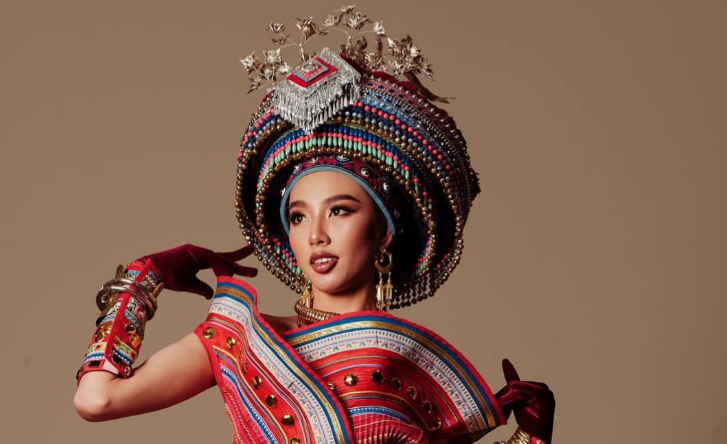 Hoa hậu Thùy Tiên chụp ảnh trang phục Thái Lan