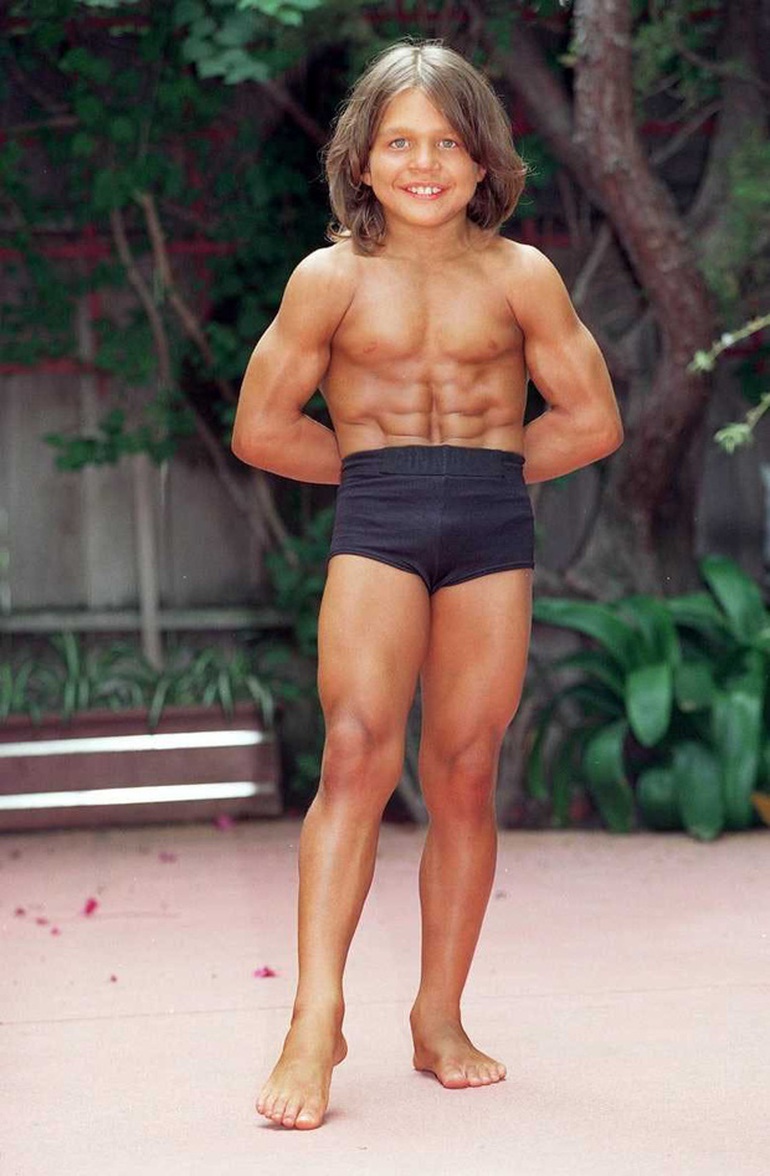 Tiểu Hercules sở hữu thân hình như một vận động viên chuyên nghiệp từ năm 6 tuổi. Ảnh: WORLDS STRONGEST BOY