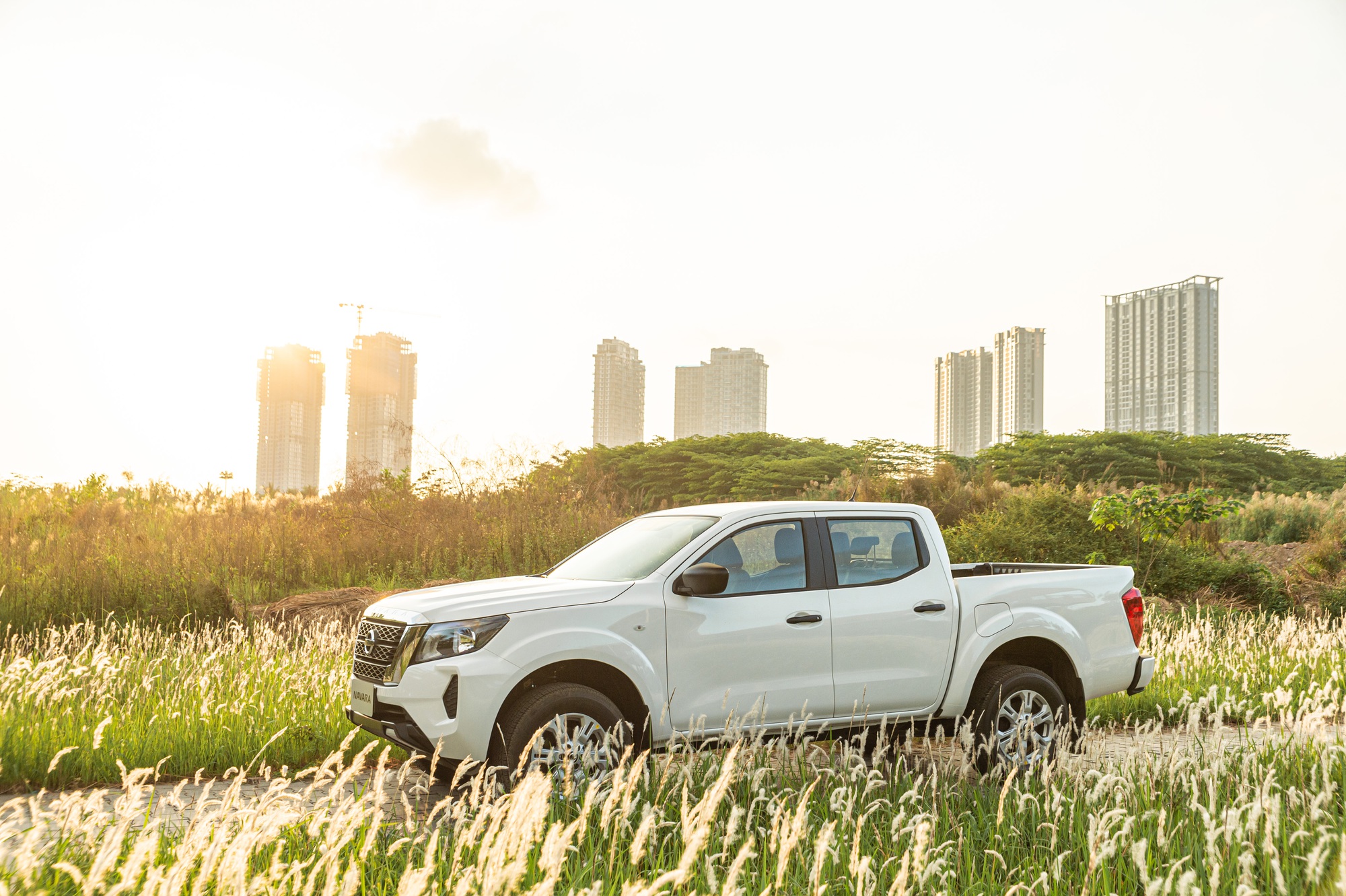 Ra mắt Nissan Navara bản 'giá rẻ' tại Việt Nam: Giá 699 triệu đồng, thêm lựa chọn cho người thực dụng - Ảnh 4.