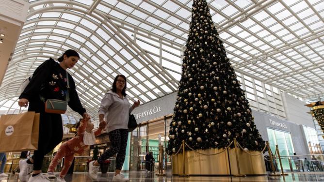 Many Australians will go into debt to pay for Christmas spending this year, new data shows. (Diego Fedele/AAP PHOTOS)