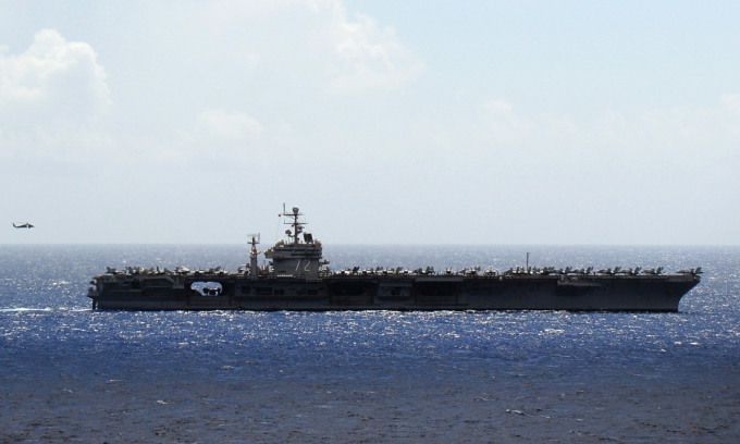 USS Abraham Lincoln di chuyển trên Đại Tây Dương hồi năm 2012. Ảnh: US Navy.