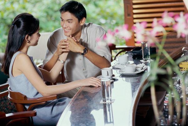 Lấy chồng giàu tiệc cưới em dâu anh trao hẳn 5 cây vàng, tôi run lẩy bẩy vội ly hôn ngay - 1