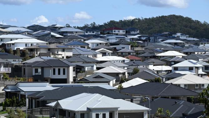 Property prices continue their fall, although the pace of the decline has started to slow. (Darren England/AAP PHOTOS)