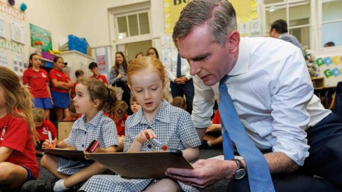 New South Wales Premier Dominic Perrottet visits Coogee Public School in Sydney. (David Swift/AAP PHOTOS)
