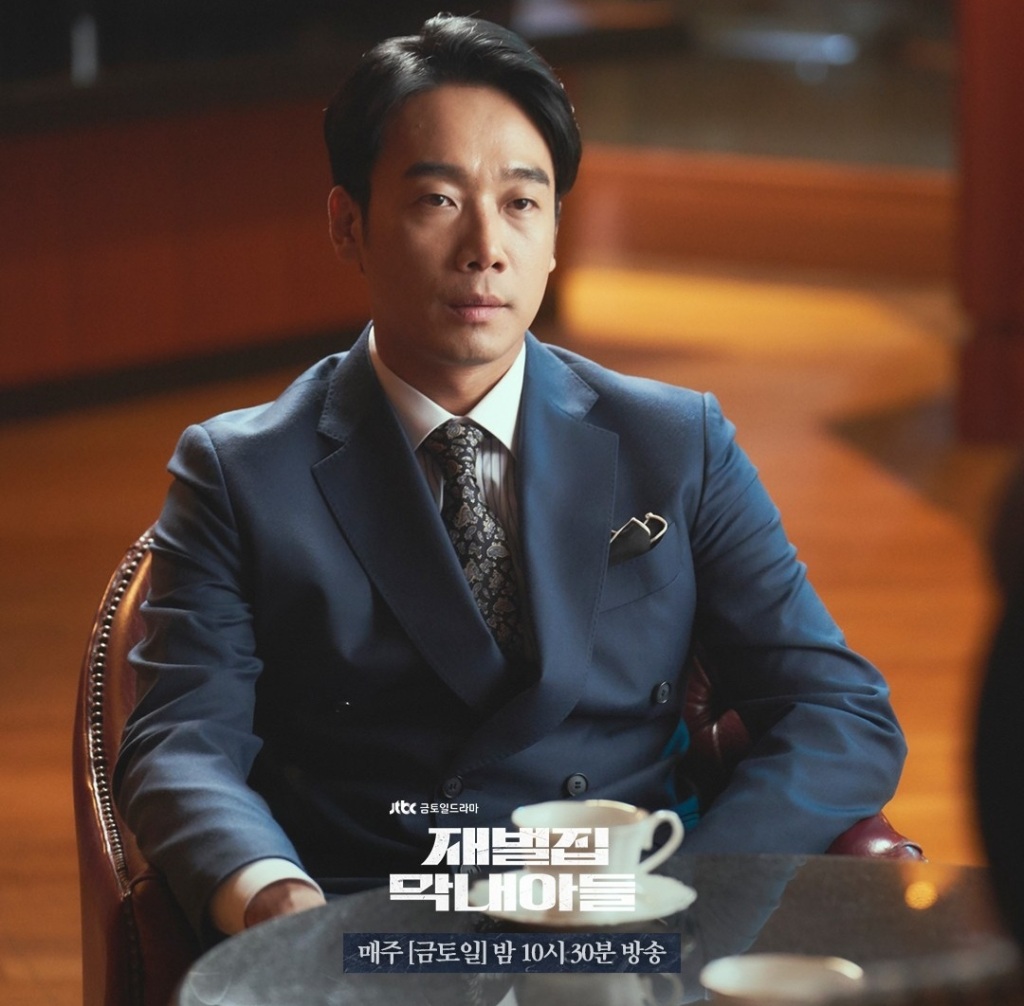 Đối thủ của Song Joong Ki trong Cậu Út Nhà Tài Phiệt: Tưởng ai xa lạ nào ngờ toàn người ở sát cạnh bên - Ảnh 10.