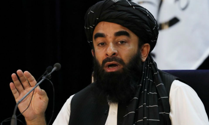 Người phát ngôn của Taliban Zabihullah Mujahid phát biểu trong cuộc họp báo ở Kabul, Afghanistan, hồi tháng 9/2021. Ảnh: Reuters.