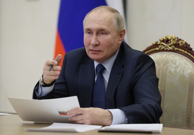 Tổng thống Nga Vladimir Putin chủ trì cuộc họp trực tuyến tại Moskva ngày 7/12. Ảnh: AFP.