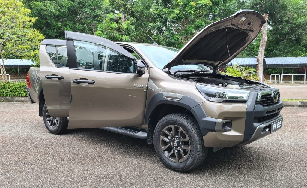 Toyota Hilux Rogue lần đầu lộ diện tại Đông Nam Á: Nâng cấp cấu hình mạnh nhất chạy địa hình - Ảnh 10.