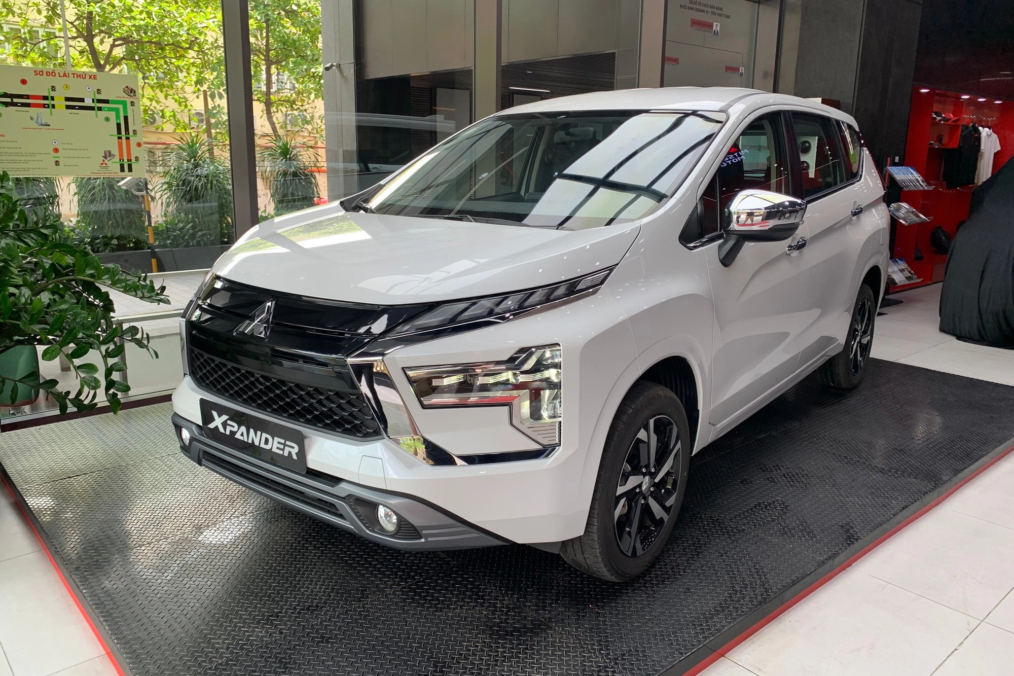 Mitsubishi Xpander 'cháy' hàng, khuyến mại 20 triệu đồng cho khách chấp nhận chờ qua đợt cuối năm - Ảnh 2.