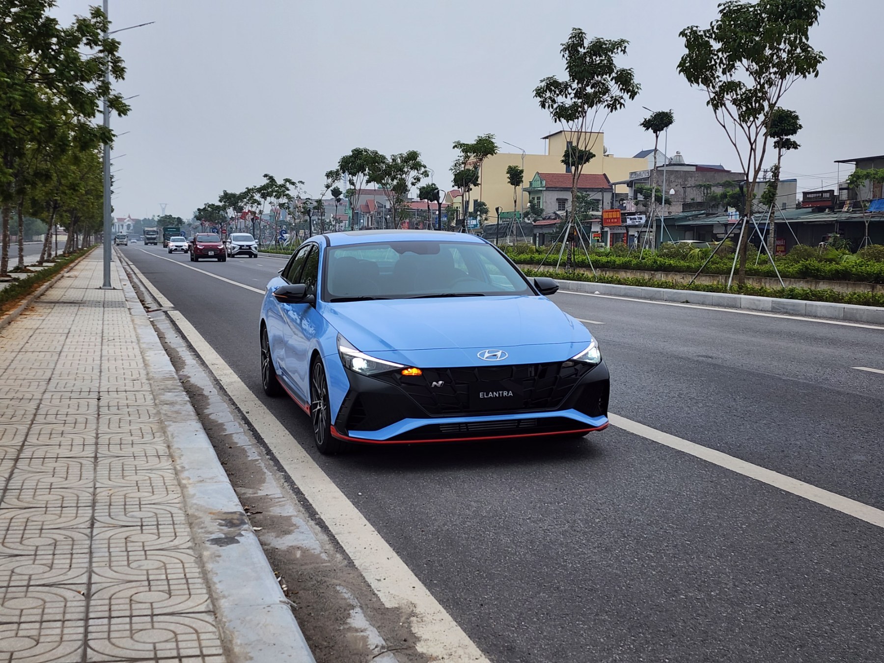 Bắt gặp Hyundai Elantra N 2022 không một lớp ngụy trang: Ngoại hình bắt mắt, phả hơi nóng lên Civic Type R - Ảnh 1.