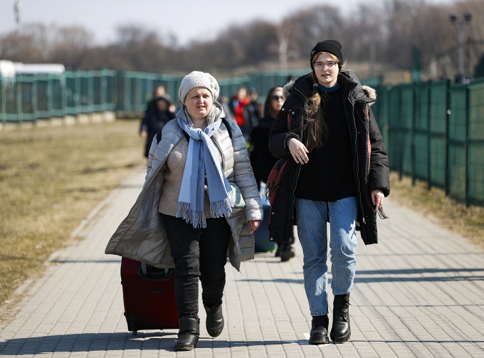 Người tị nạn Ukraine tại cửa khẩu Medyka, Przemysl, Ba Lan hồi tháng 3. Ảnh: AFP.