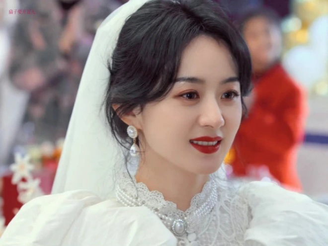 Ly hôn hơn 1 năm, Triệu Lệ Dĩnh đã mặc váy cưới, được khen cô dâu thập niên 2000 xinh nhất showbiz - 4