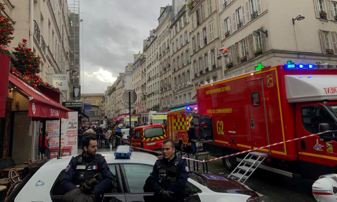 Cảnh sát Pháp phong tỏa khu vực xảy ra vụ nổ súng tại thủ đô Paris ngày 23/12. Ảnh: AFP.