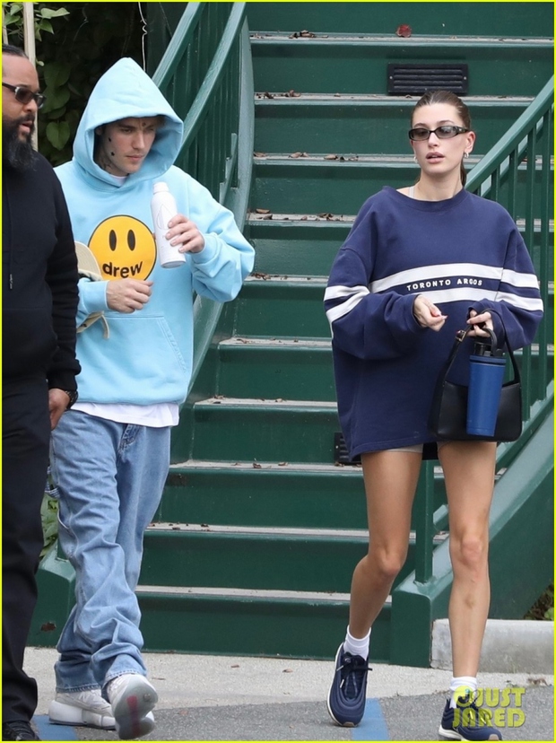 Hailey Baldwin diện mốt giấu quần sành điệu đi chơi cùng ông xã Justin Bieber - Ảnh 8.