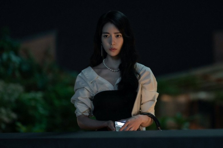 amp;#34;Ác nữamp;#34; tát sưng mặt Song Hye Kyo hoá ra từng gian díu với tình cũ Lưu Diệc Phi trong phim 19+ - 5