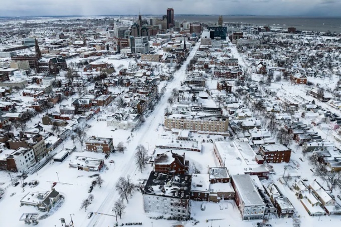 Tuyết bao phủ thành phố Buffalo hôm 25/12. Ảnh: AFP.